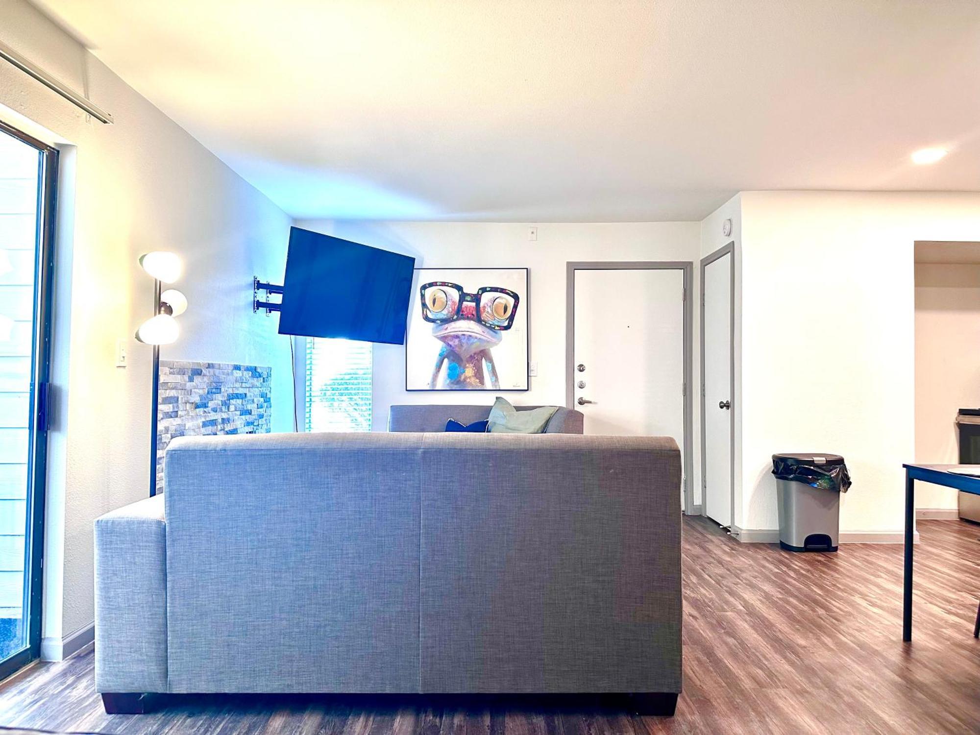 The Coop At The Med Center Apartment
